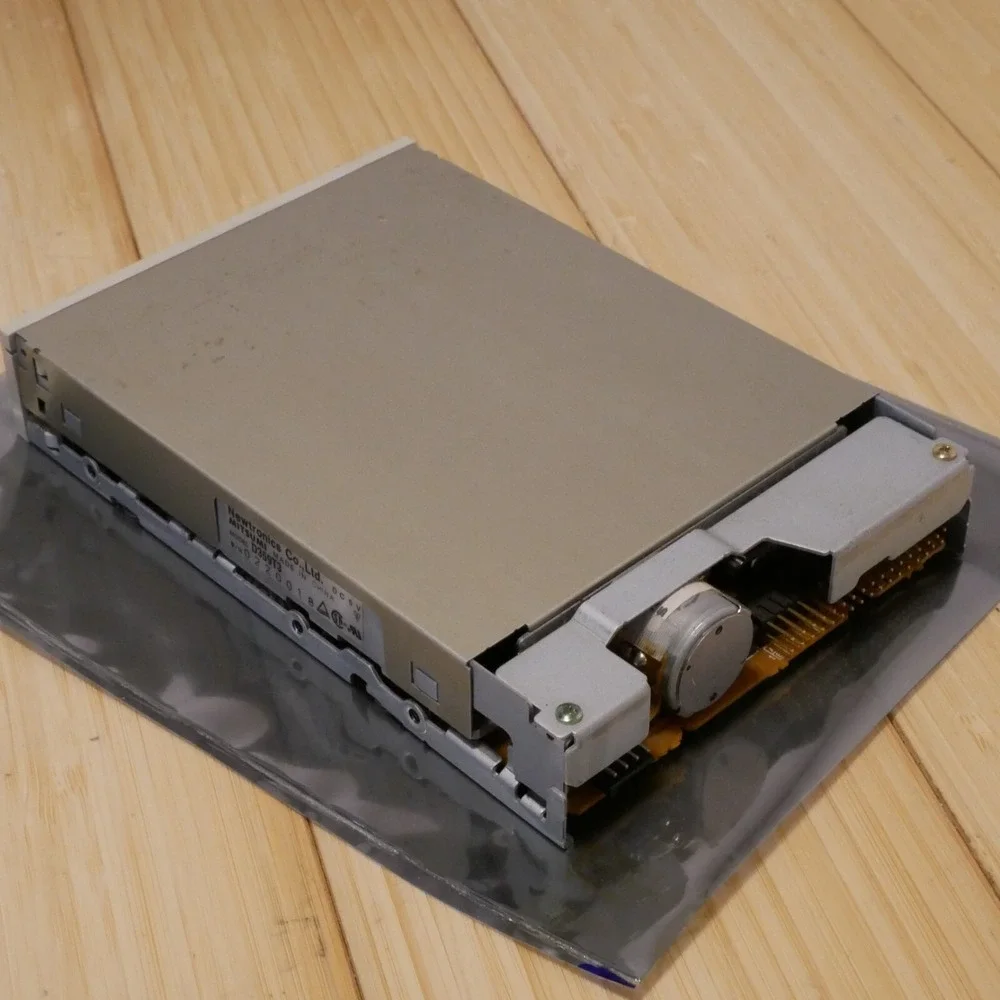 Mitsumi Newtronics D359T5  3.5 inch 1.44MB Internal‎ Floppy Drive - Tested 50